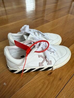 OFF-WHITE Vulc Low White Violet